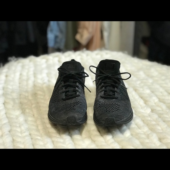 Nike Flyknit runners - Picture 5 of 6